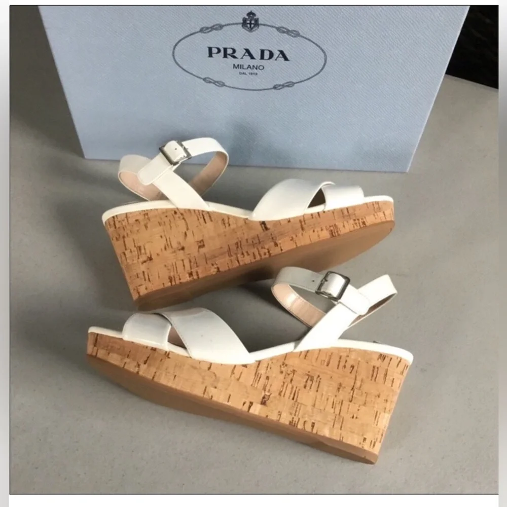 PRADA - Picture 3 of 16